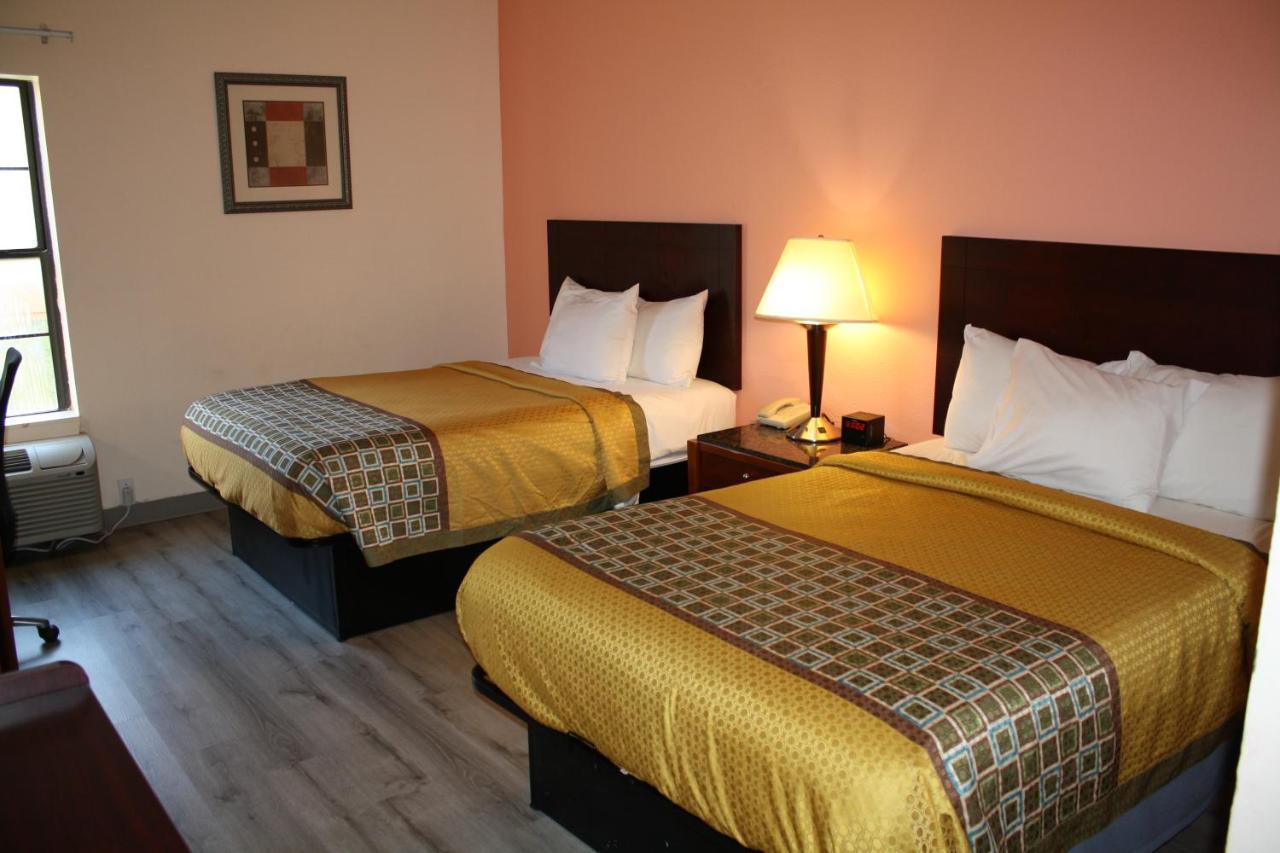 Executive Inn And Suites วิชิตาฟอลส์ ภายนอก รูปภาพ