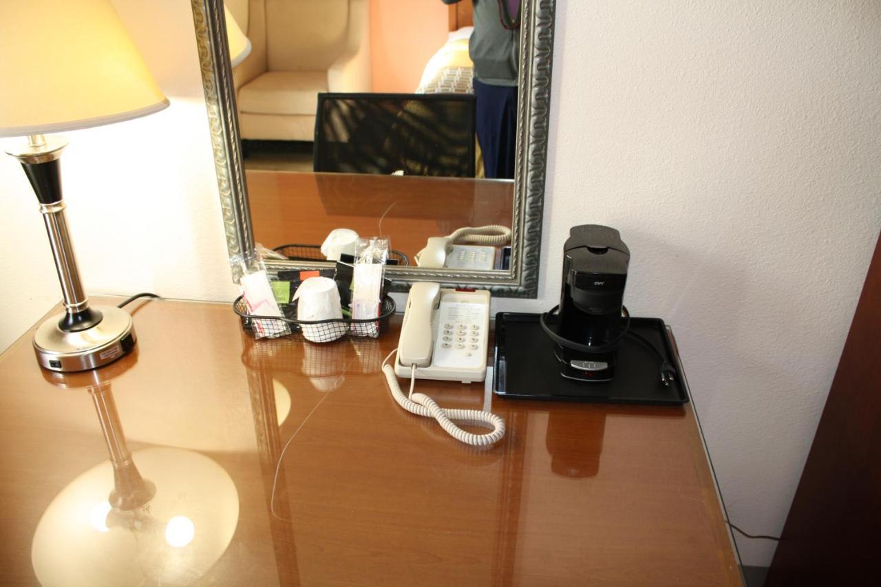 Executive Inn And Suites วิชิตาฟอลส์ ภายนอก รูปภาพ