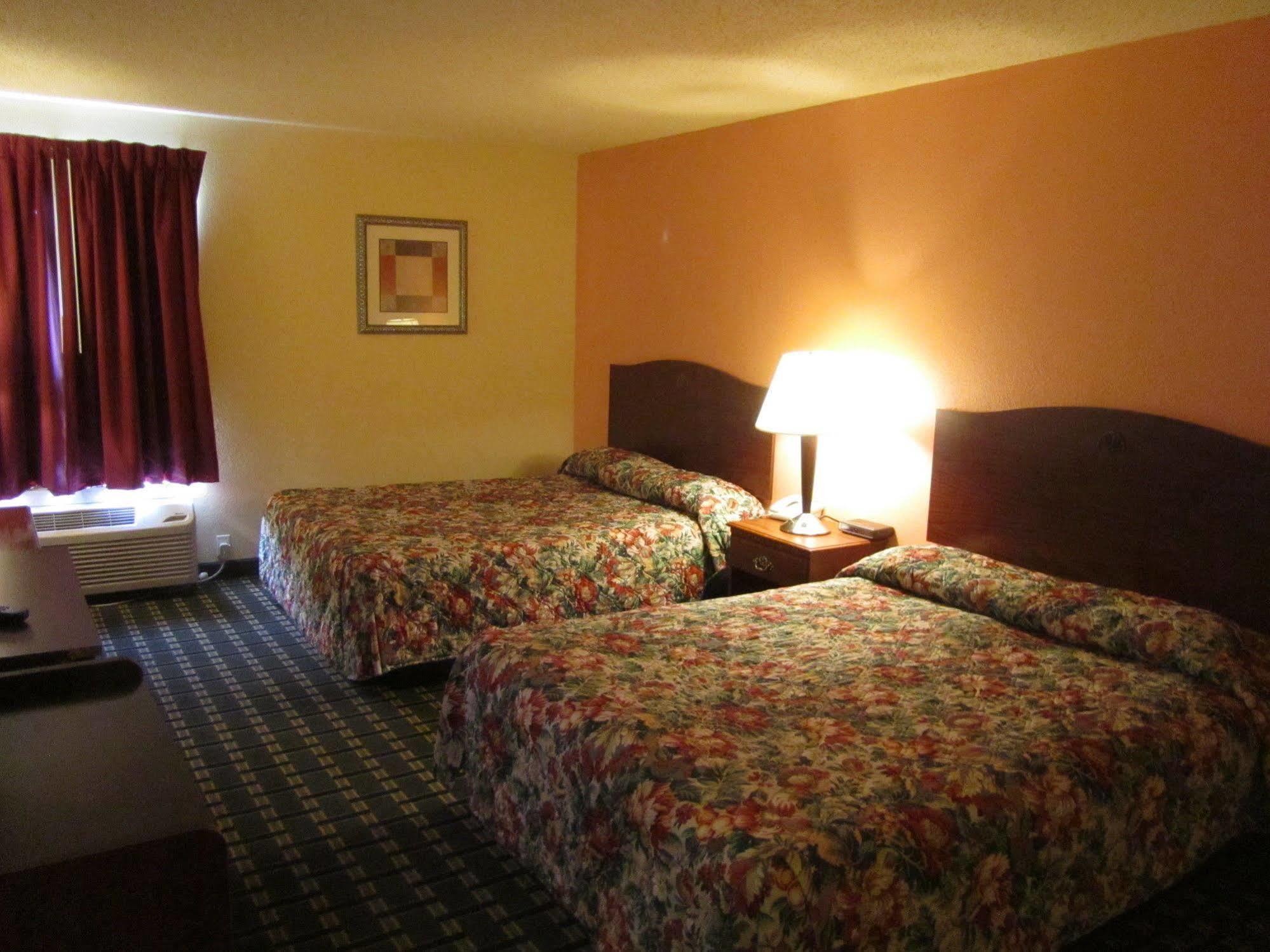 Executive Inn And Suites วิชิตาฟอลส์ ภายนอก รูปภาพ