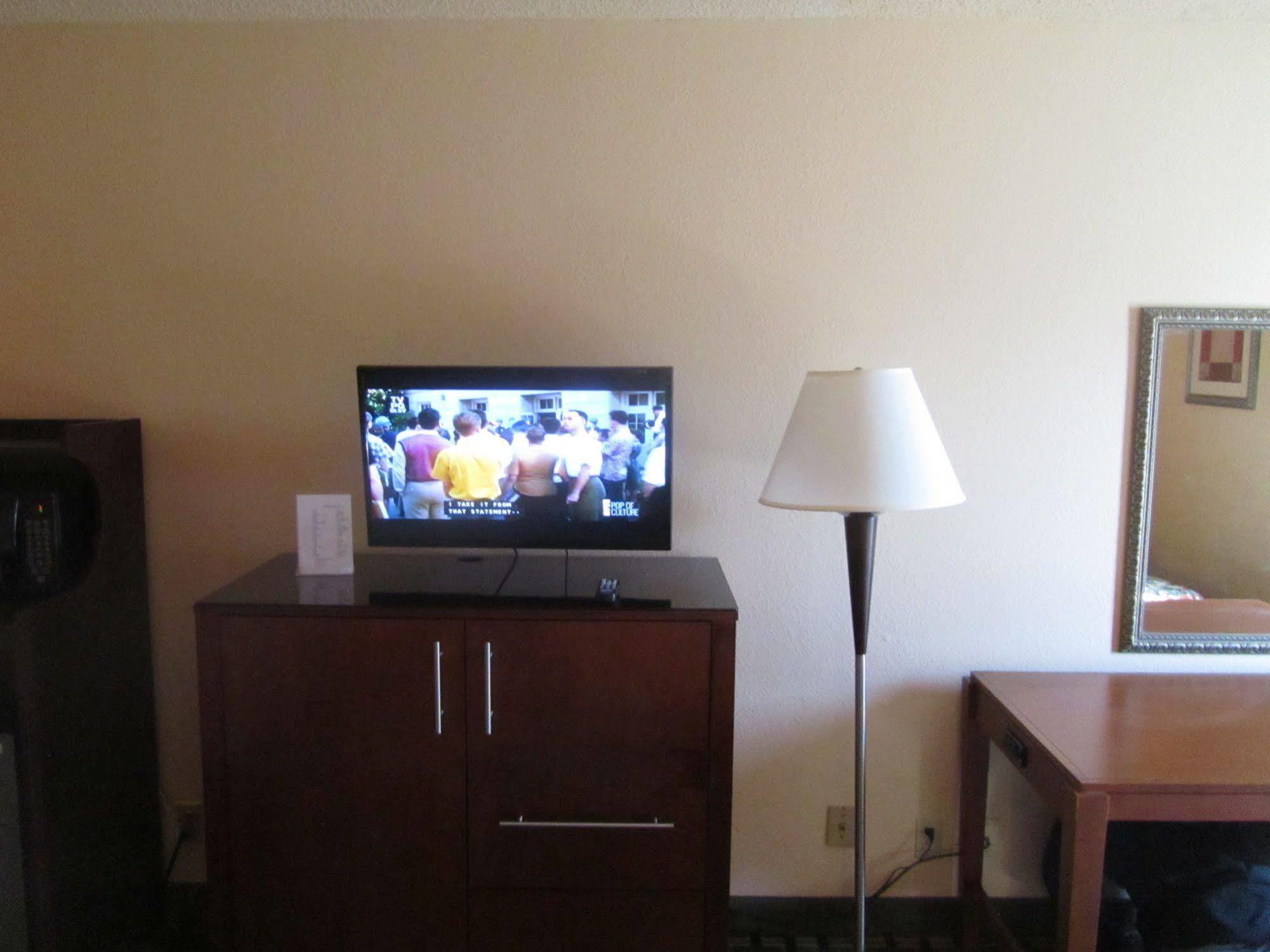 Executive Inn And Suites วิชิตาฟอลส์ ภายนอก รูปภาพ