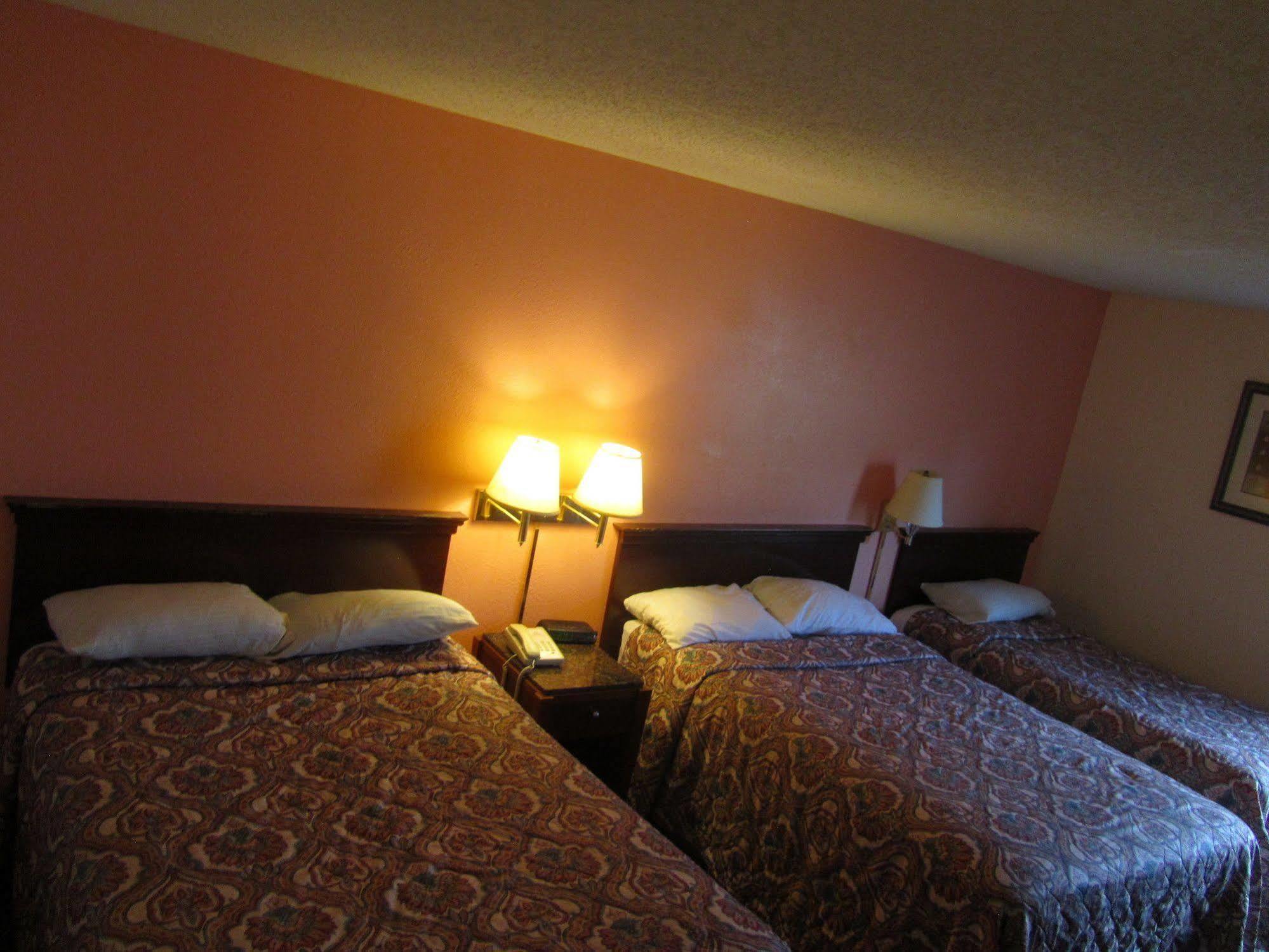 Executive Inn And Suites วิชิตาฟอลส์ ภายนอก รูปภาพ