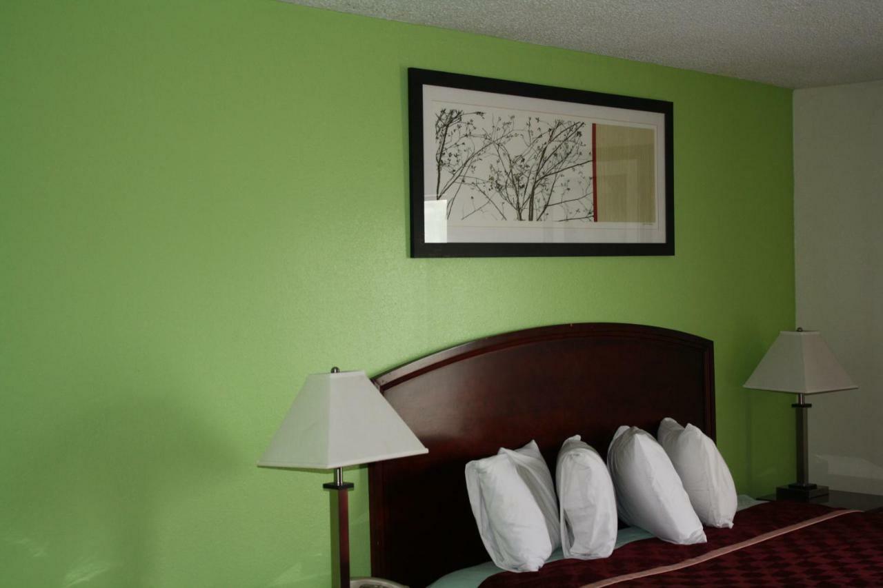 Executive Inn And Suites วิชิตาฟอลส์ ภายนอก รูปภาพ