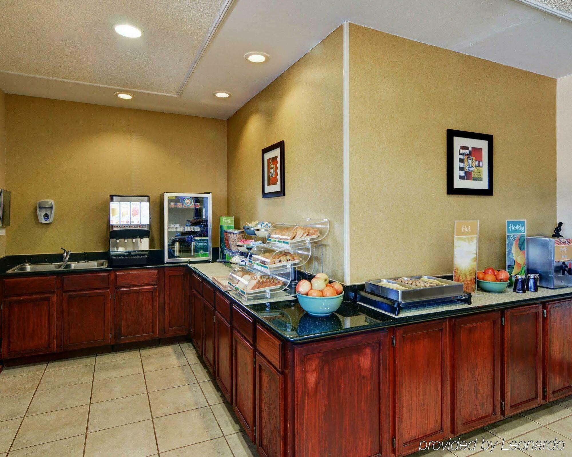 Executive Inn And Suites วิชิตาฟอลส์ ภายนอก รูปภาพ